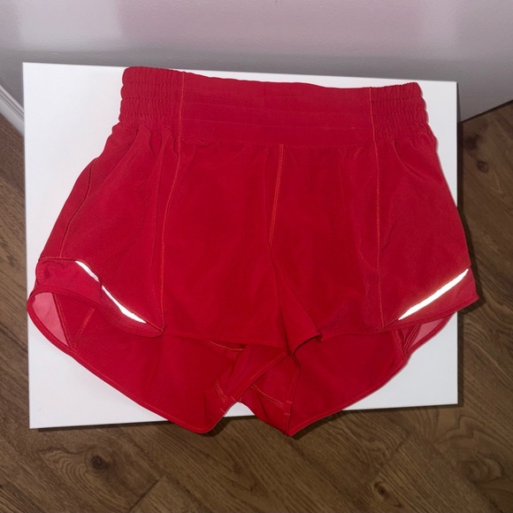 Lululemon Red High-Rise Hotty Hot Shorts 2.5 - Picture 1 of 3